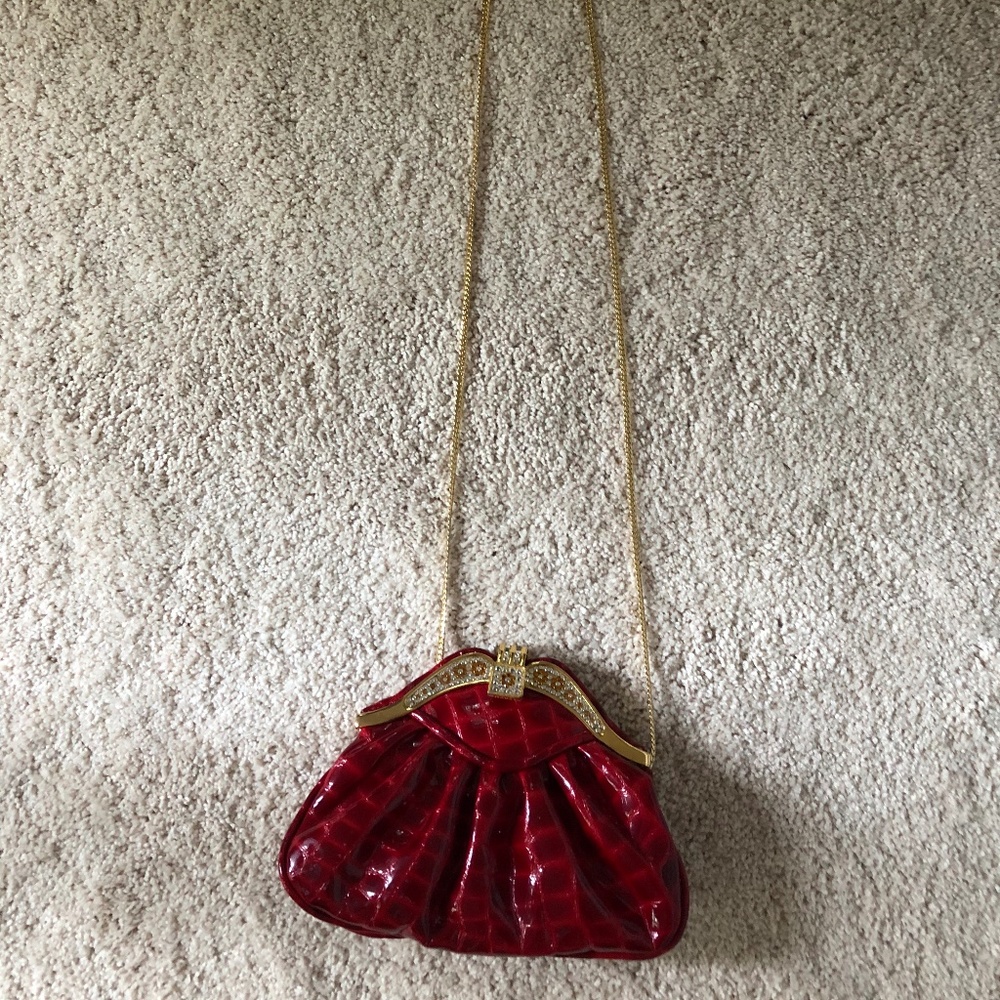Lip Clutch